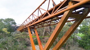 Deakin University Burwood pedestrian bridge uses BlueScope REDCOR® weathering steel to deliver a practical, paint-free structure requiring minimal maintenance compared with conventional structural steel